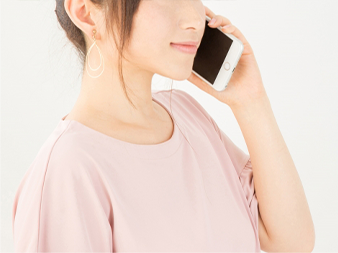 まずはご自身と周囲の安全を確保し、必ず警察へ連絡します。